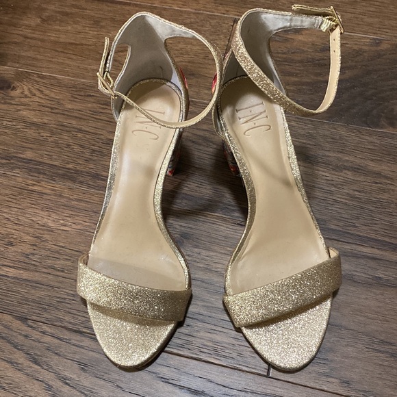 Size 7W internally concepts gold glitter high heels with floral embroide… - Picture 2 of 6
